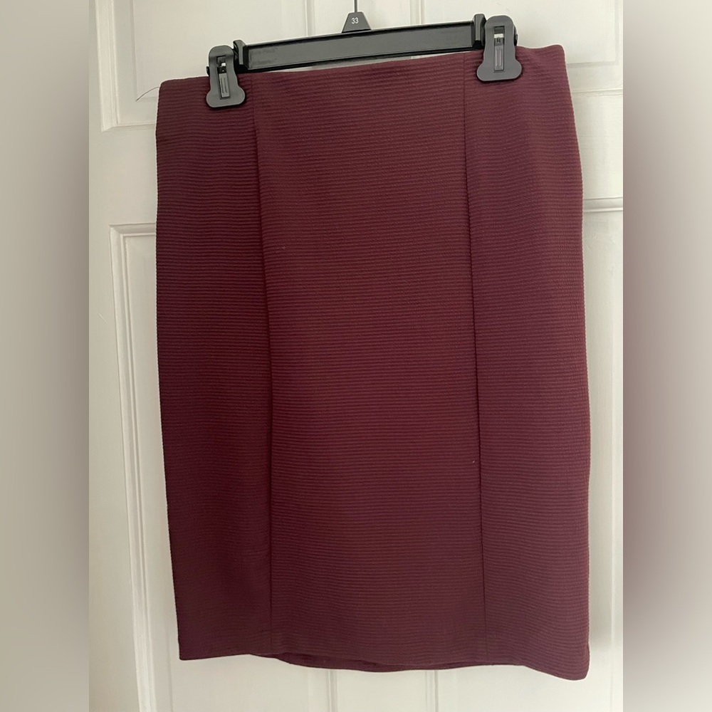 Burgundy ELLE stretchy skirt, knee length